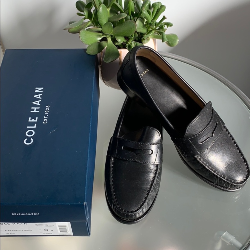 COLE HAAN Black Flats